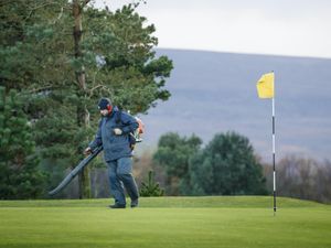 Supporting image for story: Gove apologises for confusion over tennis and golf rules in second lockdown