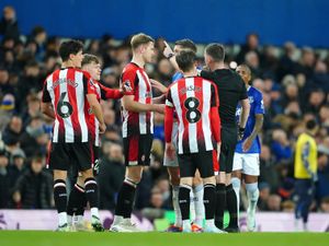 Supporting image for story: Everton fail to break down Brentford after Christian Norgaard dismissal in draw