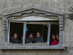 Supporting image for story: Dozens killed in Israeli air strikes on UN school and homes in Gaza