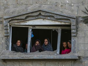 Supporting image for story: Dozens killed in Israeli air strikes on UN school and homes in Gaza