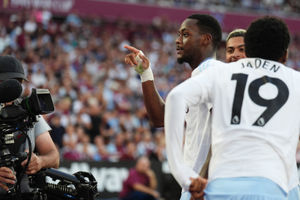 Aston Villa's Jhon Duran celebrates scoring their side's second goal