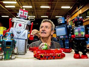 Supporting image for story: Toy collectors from around UK head to Bridgnorth fair