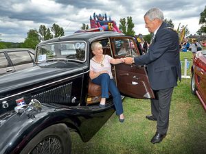Supporting image for story: Thousands attend Netherton Park fun day