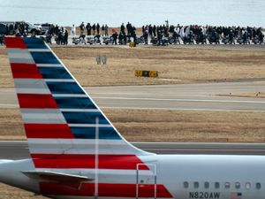 Supporting image for story: Families visit crash site days after deadliest US air disaster in a generation