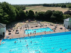 Supporting image for story: Swimming pool closures put children ‘at risk of drowning’