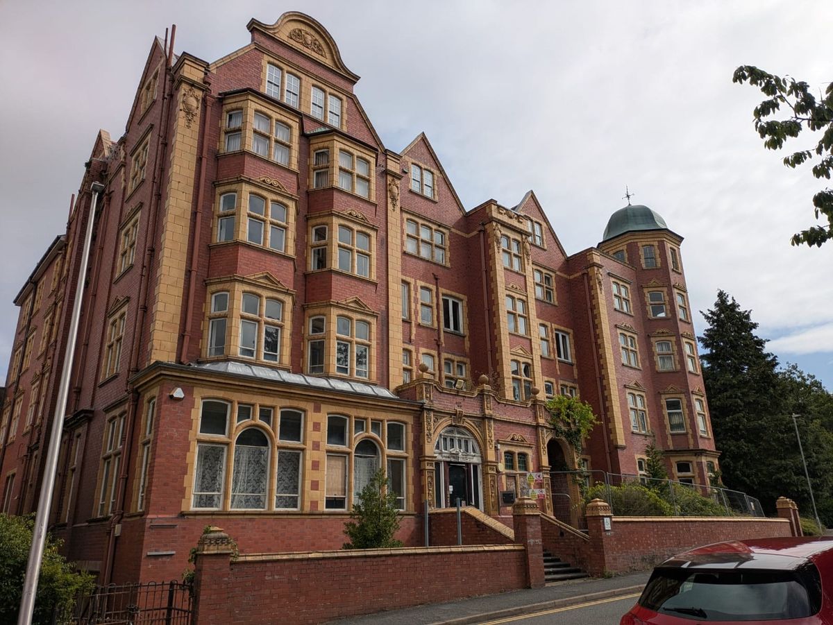 Landmark former Llandrindod Wells hotel and college building to be auctioned