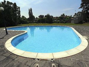 Supporting image for story: End of era as Market Drayton pool remains closed