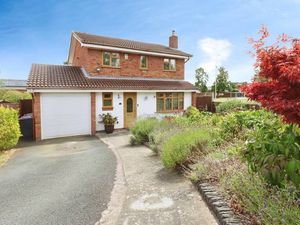 Supporting image for story: Three-bedroom detached family home in Telford cul-de-sac for £290k