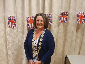 Supporting image for story: Shropshire town's new mayoral chain will cost £4,000