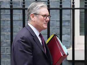 Supporting image for story: Starmer faces threat of rebellion from Labour MPs over jury trial plans