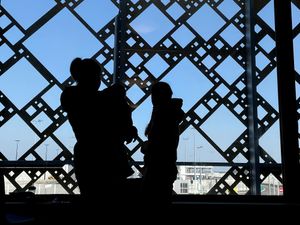 Supporting image for story: How can Ukrainians apply for a visa to come to the UK?