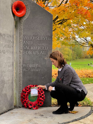 Lucy Allan MP lays her wreath at the war memorial