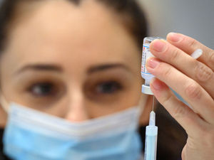 Supporting image for story: Walk-in Covid vaccination opens in the Midlands busiest railway station