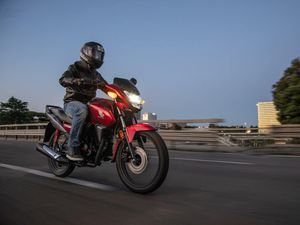 Supporting image for story: Honda introduces new lightweight CB125F