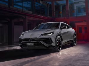 Supporting image for story: Lamborghini Urus S joins super-SUV’s range