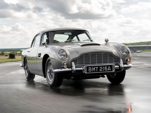 Supporting image for story: First Bond-inspired Aston Martin DB5 Continuation model completed