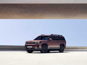 Supporting image for story: Hyundai reveals prices and specifications for the new Santa Fe