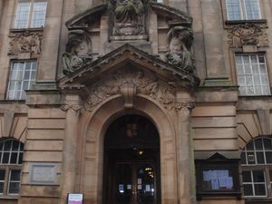 Supporting image for story: Struggle to access GPs 'means more ambulance calls'