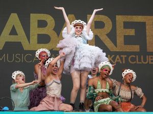 Supporting image for story: In Pictures: Musical theatre fans enjoy free performances in London sunshine