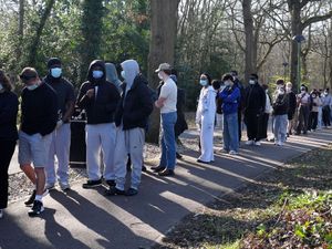 Supporting image for story: Hundreds of students queue at university after rollout of meningitis B vaccine