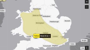 A screengrab of a Met Office map showing the yellow snow and ice warning (in place from 00:00 to 12:00 on Friday January  2) covering the West Midlands.