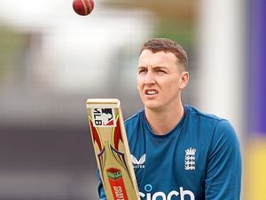 Supporting image for story: Ian Bell backing England's Harry Brook to tame Australia 