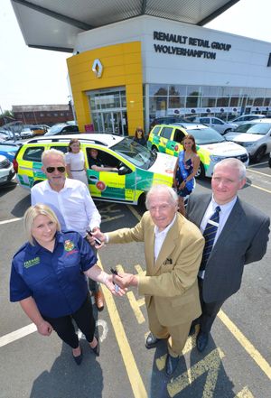 Front group L-R: Kay Kendall (Fastaid Black Country), David Marks (Skyangels Air Ambulance), Tony Bateson (Arrive Alive), Justin Duckett (Renault).L-R:  Ellie Roscoe (Arrive Alive), Graeme Nicholson (Fastaid Black Country), Debbie Roscoe (Arrive Alive), Paige Aitken (Arrive Alive Ambassador).
