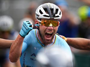 Supporting image for story: How does Mark Cavendish compare to previous record holder Eddy Merckx?