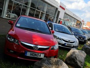 Supporting image for story: Keeping car showrooms closed ‘costs £61m every day’