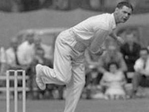 Supporting image for story: Ex-Test player Roy Tattersall dies, aged 89