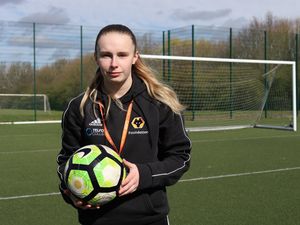 Supporting image for story: Sporting thumbs up from college students