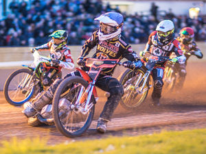 Supporting image for story: Wolverhampton Wolves hit form on the road