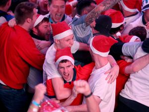 Supporting image for story: England fans in dreamland as Three Lions set up France quarter-final clash