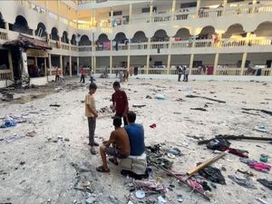 Supporting image for story: Israel widens evacuation order after deadly strike on Gaza school-turned-shelter