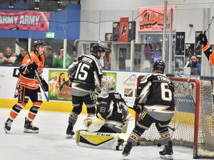 Supporting image for story: Tom Watkins hails Telford Tigers' effort