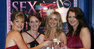 Supporting image for story: Fans flock to Sex & City film debut