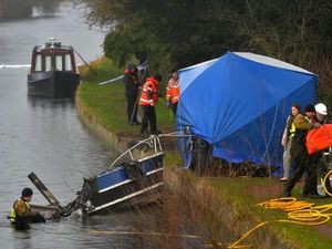 Supporting image for story: Expert river team brought in as man and dog found dead following canal boat fire