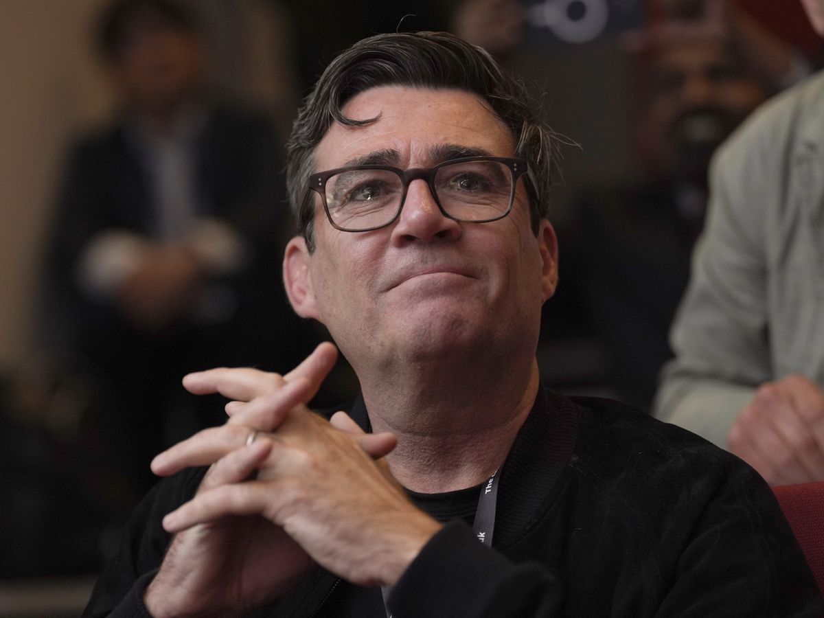 Labour MP suggests he would give up seat for Andy Burnham Commons return