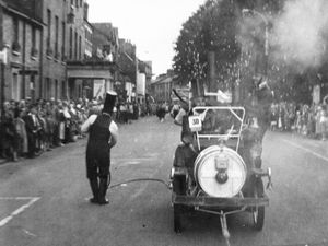 Supporting image for story: Mystery magic motor which thrilled the crowd