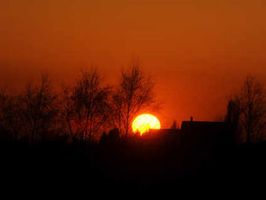 Supporting image for story: Spectacular fiery sunsets during hot weather