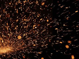 Supporting image for story: Watch as sparks fly off power cables in a residential area in Essex