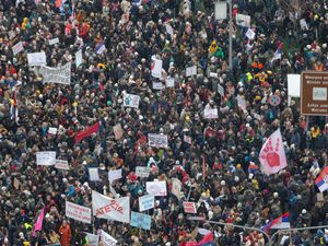 Supporting image for story: Thousands rally in Serbian capital to support students’ fight against corruption