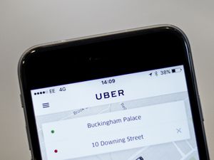 Supporting image for story: Black cab drivers should have claim thrown out, say Uber lawyers