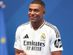 Supporting image for story: Real Madrid unveil Kylian Mbappe at a packed Bernabeu Stadium