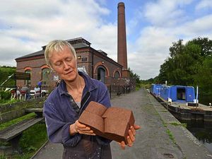 Supporting image for story: Race is on for new sculpture