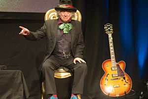 Supporting image for story: Glam rocker Noddy Holder comes to Telford