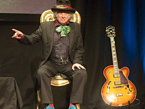 Supporting image for story: Glam rocker Noddy Holder comes to Telford