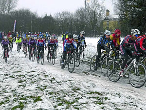 Supporting image for story: Hundreds brave cold for Newport's new cycling race