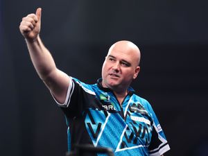 Supporting image for story: Rob Cross thrashes Damon Heta to set up Luke Littler showdown in last 16