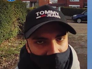 Supporting image for story: Bogus Deliveroo driver steals PS5 and £6,000 worth of goods